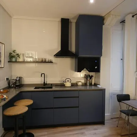 Hiruki Old Town Apartment