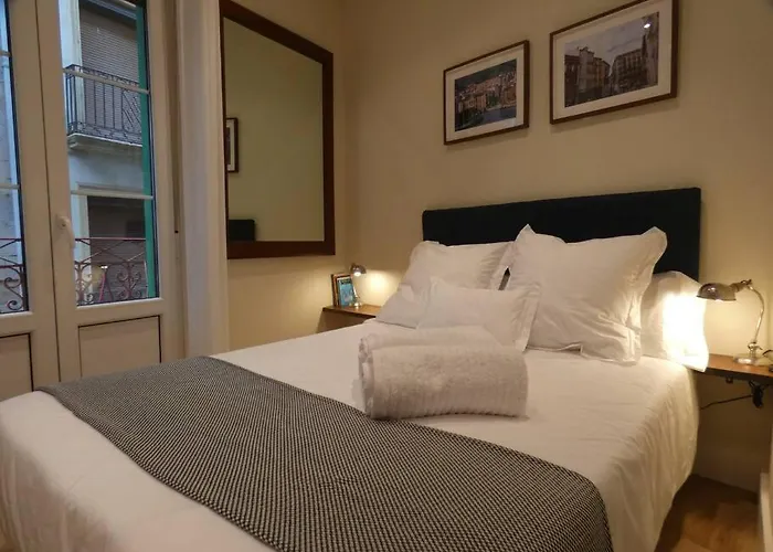 Hiruki Old Town Apartment *